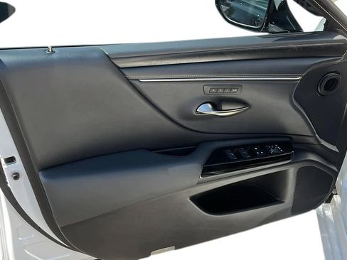 Used 2023 Lexus ES 250 w/ Premium Package image 9