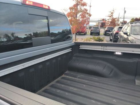 Used 2024 Nissan Frontier PRO-4X w/ Pro Convenience Package image 17