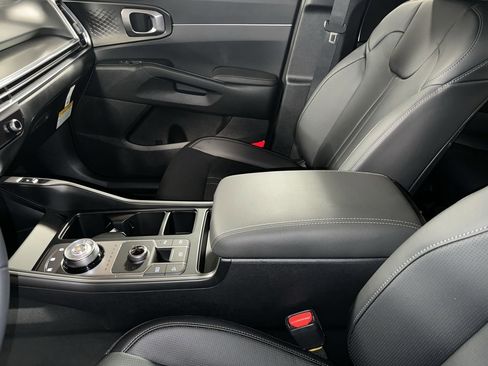 Certified 2025 Kia Sorento EX w/ EX Panoramic Sunroof Package AWD/4WD image 26