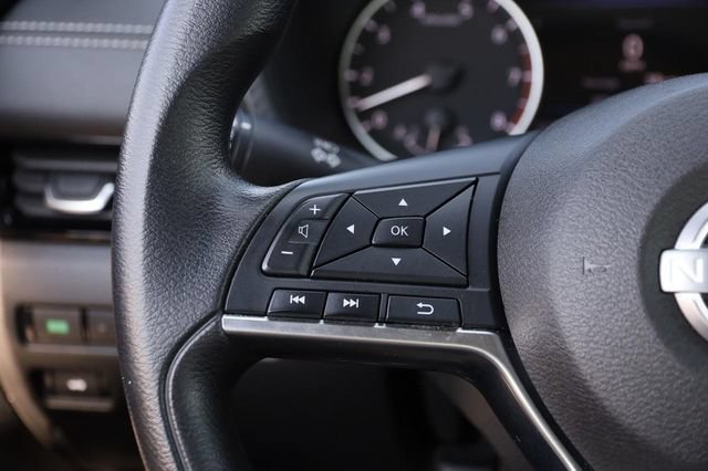 Used 2024 Nissan Sentra SV FWD image 11