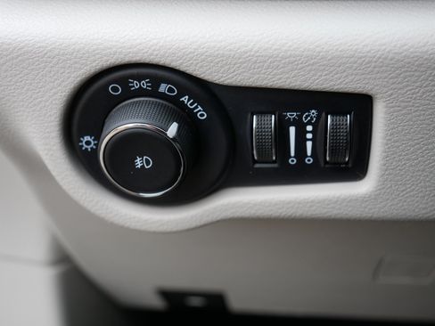 Certified 2024 Chrysler Pacifica Touring-L image 26