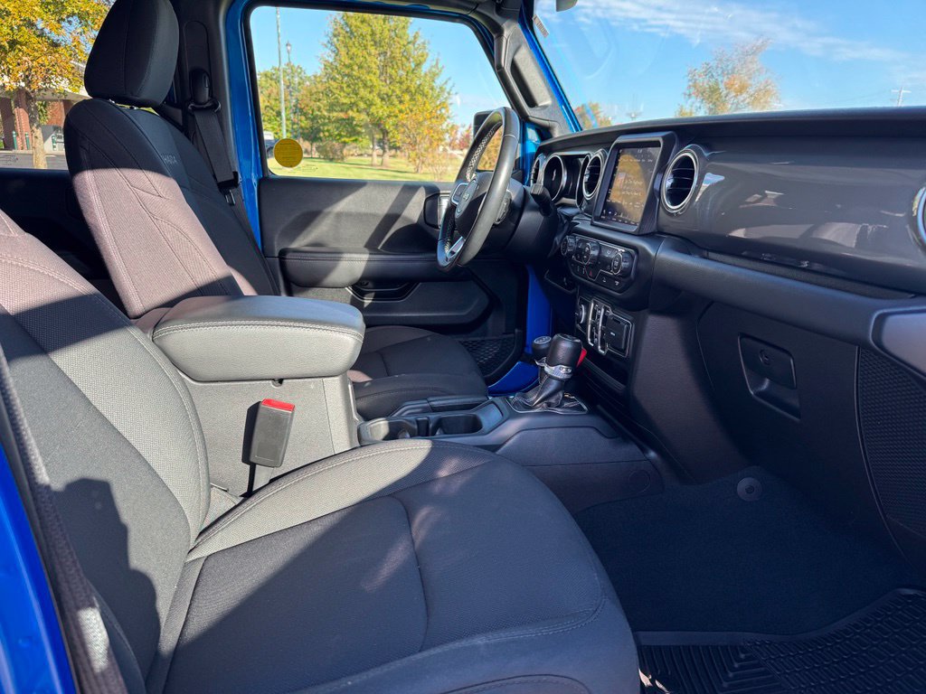 Used 2022 Jeep Wrangler Unlimited Sahara AWD/4WD image 29