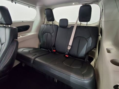 Used 2020 Chrysler Pacifica Touring-L Plus w/ Advanced Safetytec Group FWD image 20
