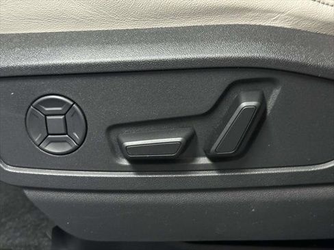 Used 2025 Audi Q5 Premium w/ Convenience Package AWD/4WD image 17