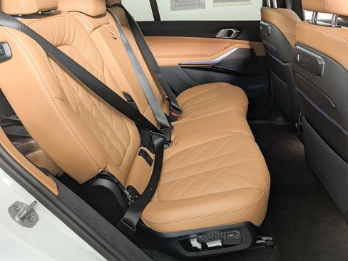 Used 2025 BMW X7 xDrive40i w/ Parking Assistance Package AWD/4WD image 42