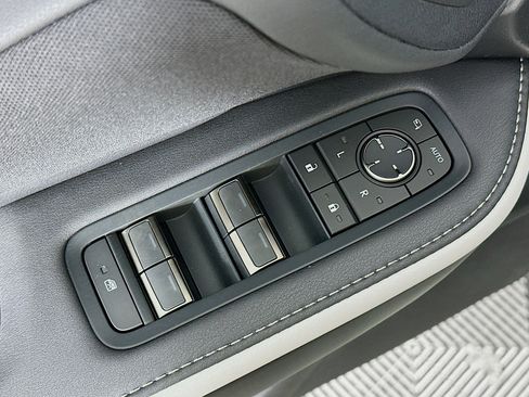 New 2026 Lexus TX 500h AWD image 18