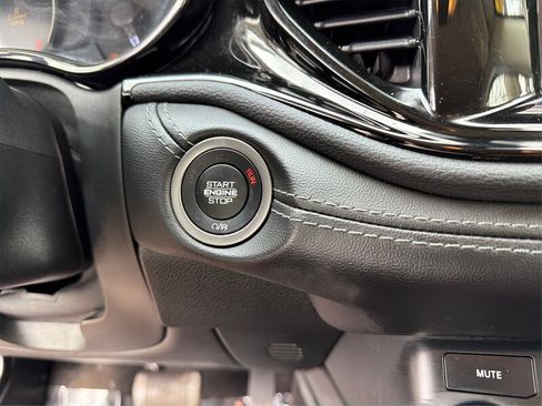 Used 2022 Dodge Durango SXT image 19