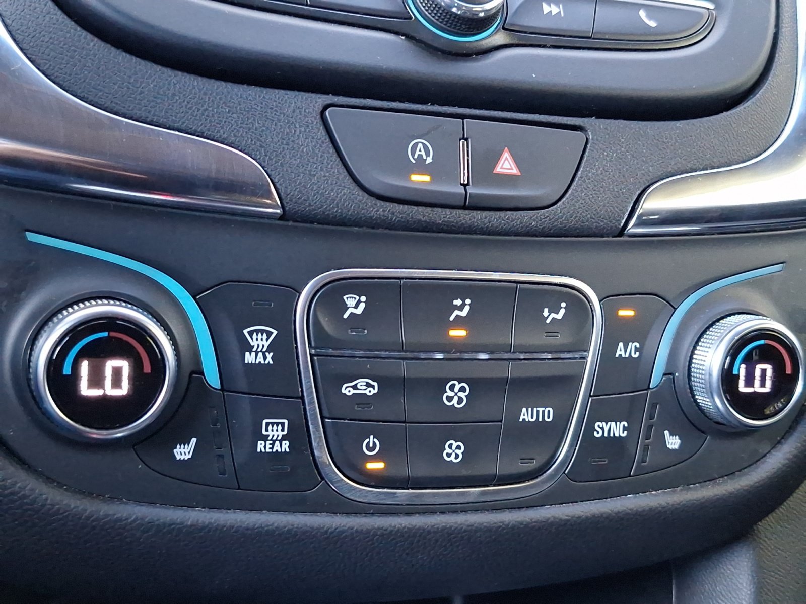 Used 2024 Chevrolet Equinox LT AWD/4WD image 16