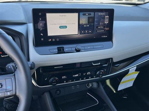 Certified 2025 Nissan Rogue SL image 14