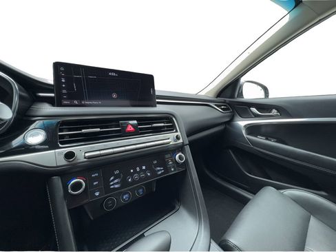Used 2025 Genesis G70 2.5T RWD image 43