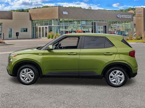 Certified 2022 Hyundai Venue SE image 6