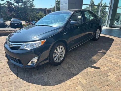 Used 2012 Toyota Camry XLE w/ Leather Pkg FWD image 2
