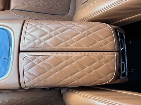 Used 2022 BMW 750i xDrive w/ Luxury Rear Seating Package AWD/4WD image 40