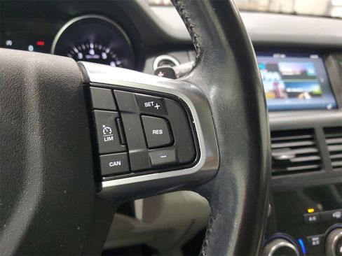 Used 2018 Land Rover Discovery Sport SE image 21