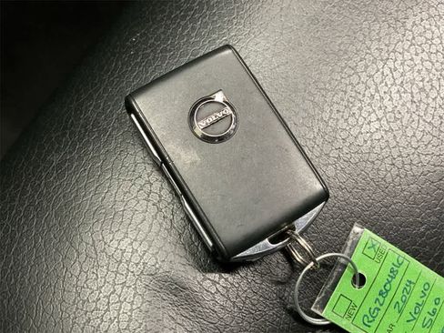 Used 2024 Volvo S60 B5 Plus image 29