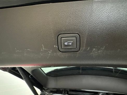 Used 2021 Chevrolet Traverse LT FWD image 10