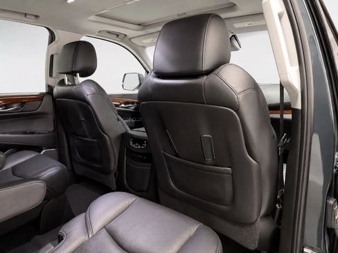 Used 2019 Cadillac Escalade ESV Premium Luxury AWD/4WD image 22