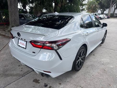 Used 2022 Toyota Camry SE FWD image 7