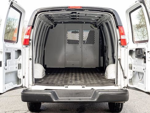 Certified 2022 Chevrolet Express 2500 Extended w/ Driver Convenience Package image 17