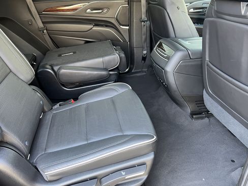 Used 2021 Cadillac Escalade Premium Luxury AWD/4WD image 24