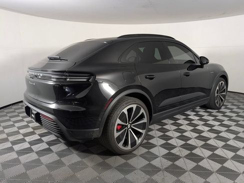 Certified 2025 Porsche Macan 4S Electric AWD/4WD image 7