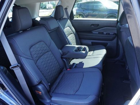 New 2025 Nissan Pathfinder SV image 9