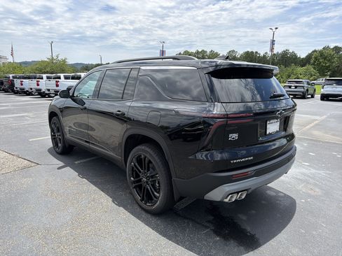 New 2026 Chevrolet Traverse LT w/ LPO, Floor Liner Package FWD image 7