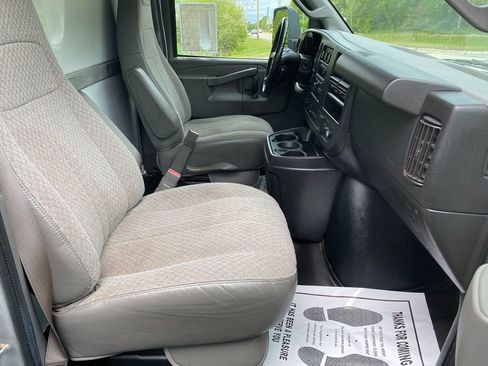 Used 2017 Chevrolet Express 3500 image 33