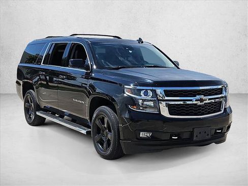 Used 2017 Chevrolet Suburban LT RWD image 3