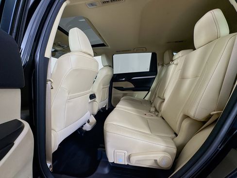 Certified 2017 Toyota Highlander XLE AWD/4WD image 25