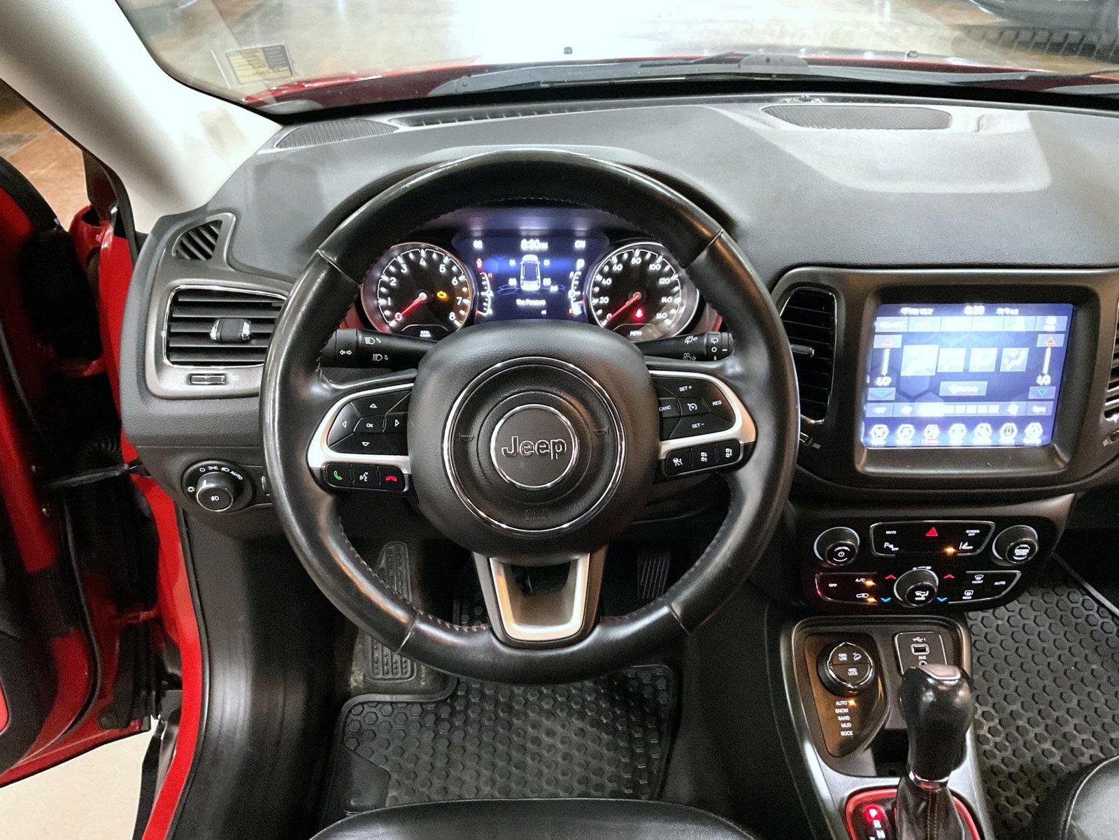 Used 2019 Jeep Compass Trailhawk w/ Cold Weather Group AWD/4WD image 11