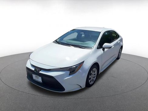 Used 2025 Toyota Corolla LE FWD image 7