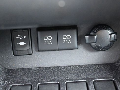 Used 2018 Toyota Highlander XLE image 18