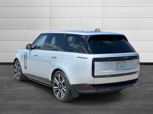 Used 2023 Land Rover Range Rover SE image 3