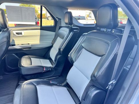 Used 2022 Ford Explorer XLT w/ Equipment Group 202A image 22