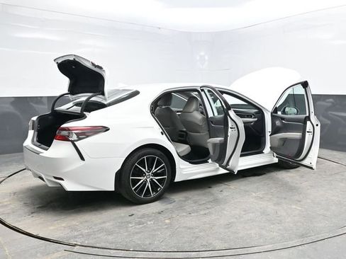Used 2022 Toyota Camry SE image 40