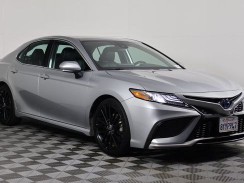 Used 2022 Toyota Camry XSE w/ Navigation Upgrade Package FWD image 3