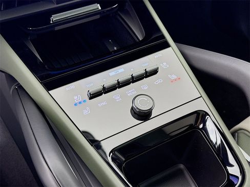 New 2025 Porsche Cayenne Coupe image 22