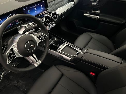 New 2025 Mercedes-Benz GLB 250 4MATIC image 9