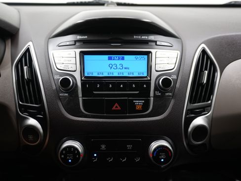 Used 2011 Hyundai Tucson GLS image 16