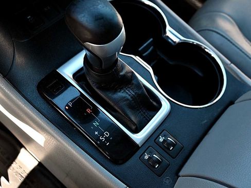 Used 2018 Toyota Highlander XLE image 30