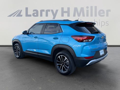 Used 2025 Chevrolet TrailBlazer LT w/ Convenience Package image 3