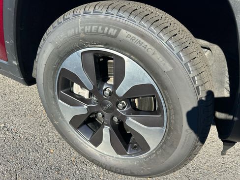 Used 2023 Jeep Grand Cherokee image 21