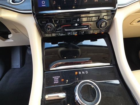 Used 2022 Jeep Grand Cherokee L Limited w/ Black Appearance Package image 23