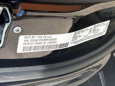 Used 2024 Chrysler Pacifica Pinnacle FWD image 32