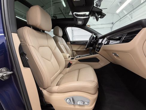 Certified 2025 Porsche Macan image 23