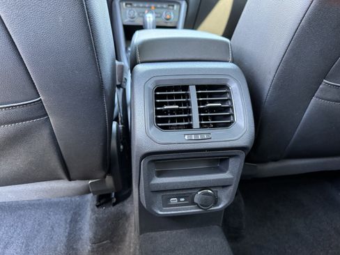 Certified 2021 Volkswagen Tiguan SE w/ Panoramic Sunroof Package image 33