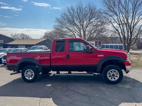 Used 2005 Ford F250 Lariat AWD/4WD image 2