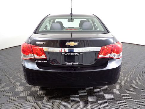 Used 2013 Chevrolet Cruze LS image 17
