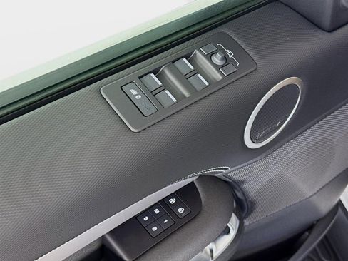 New 2025 Land Rover Discovery Dynamic SE image 20